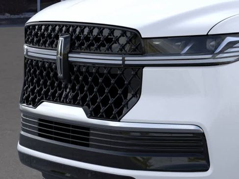 New 2026 Lincoln Navigator L Reserve AWD/4WD image 16
