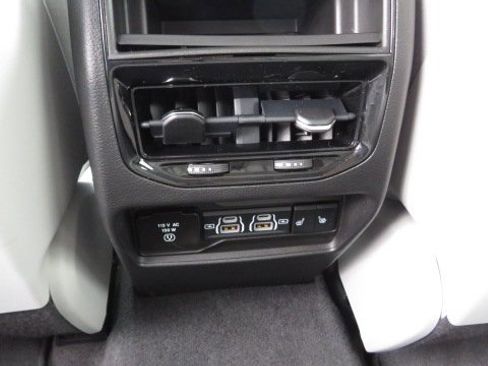 Used 2022 Jeep Grand Cherokee Overland image 16