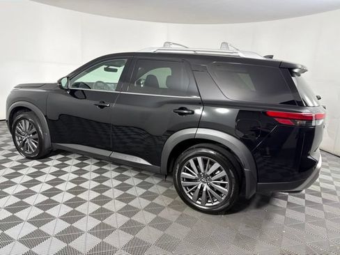 Certified 2025 Nissan Pathfinder SL w/ SL Premium Package FWD image 20