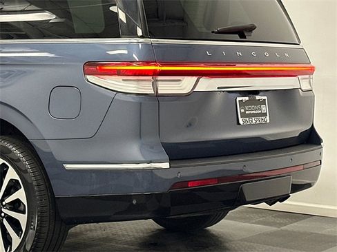 Used 2022 Lincoln Navigator Reserve image 7