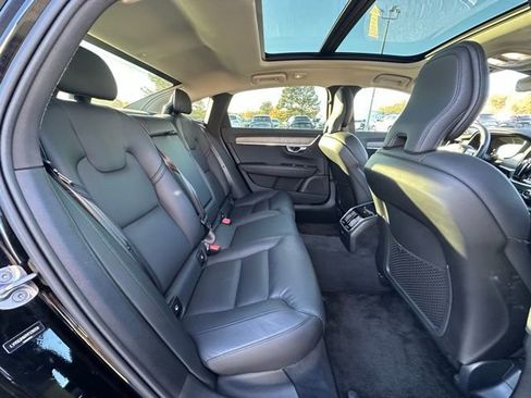 Used 2023 Volvo S90 B6 Plus image 33