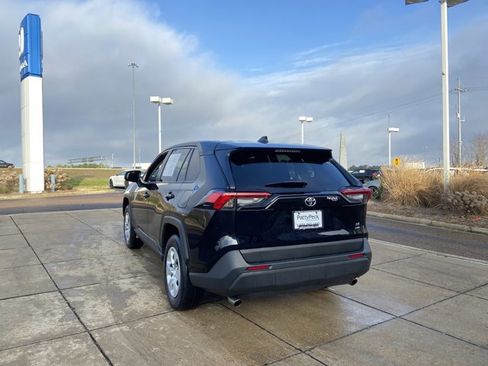 Used 2024 Toyota RAV4 LE image 8