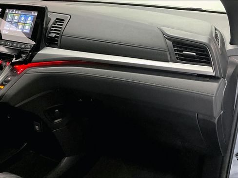 Used 2024 Honda Odyssey Sport image 19