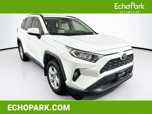 Used 2019 Toyota RAV4 XLE w/ Convenience Package FWD image 1