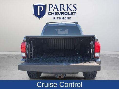 Used 2018 Toyota Tacoma TRD Sport w/ TRD Premium Sport Package AWD/4WD image 8