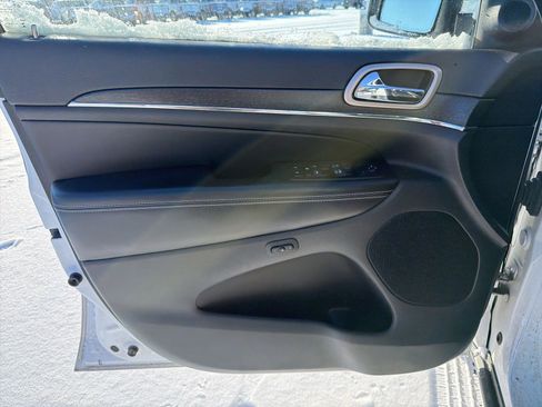 Used 2015 Jeep Grand Cherokee Limited w/ Luxury Group II image 11