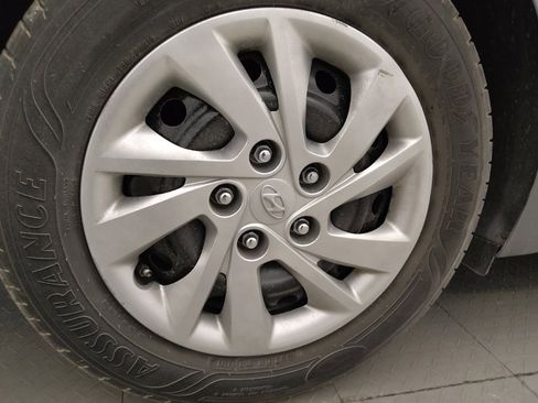 Used 2019 Hyundai Elantra SE FWD image 31