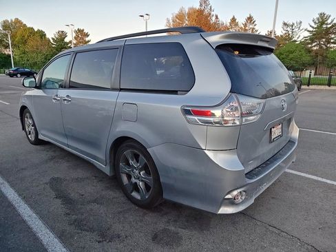 Used 2014 Toyota Sienna SE image 4