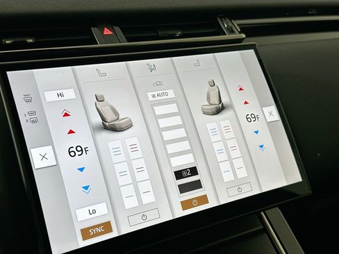 Certified 2025 Land Rover Range Rover Velar Dynamic SE image 17