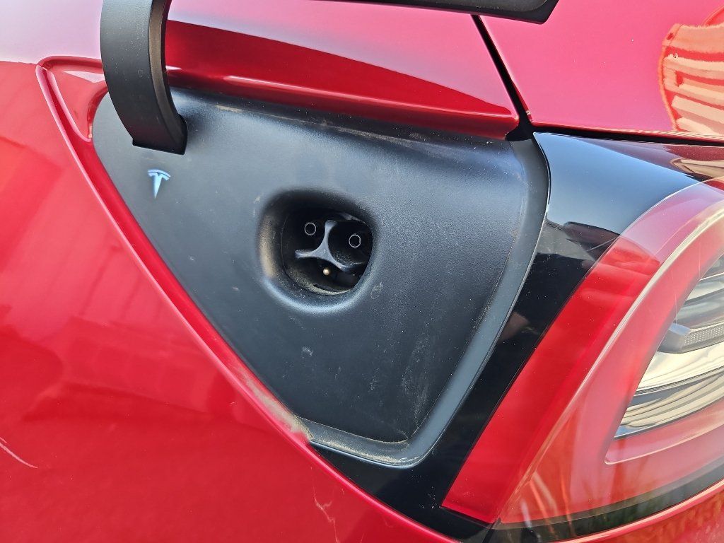 Used 2023 Tesla Model Y Long Range AWD/4WD image 5