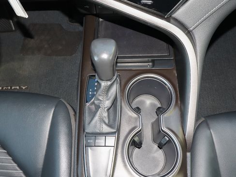 Used 2024 Toyota Camry SE image 19