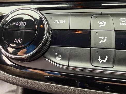Used 2025 Buick Envista Sport Touring w/ Convenience I Package FWD image 32