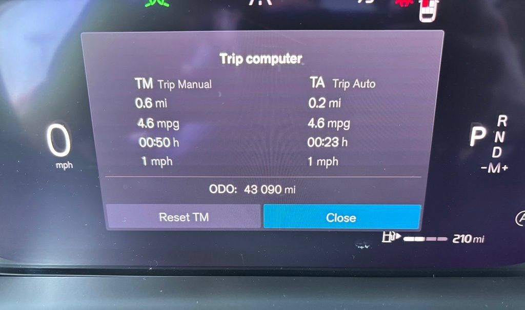 Certified 2024 Volvo XC60 B5 Plus w/ Climate Package AWD/4WD image 8