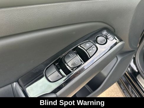 Used 2025 Nissan Altima 2.5 SR image 28