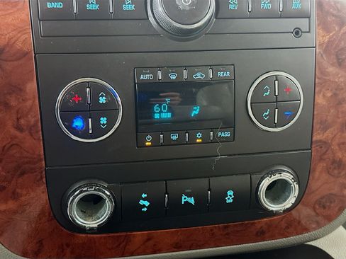 Used 2014 Chevrolet Tahoe LT w/ Luxury Package AWD/4WD image 22