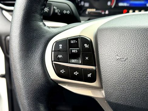 Used 2022 Ford Explorer XLT w/ Equipment Group 202A image 16