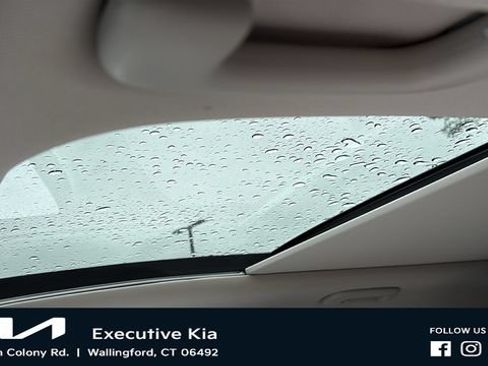 Certified 2025 Kia Sorento S w/ Panoramic Sunroof Package FWD image 12