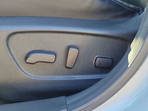 Used 2018 Nissan Rogue SL w/ Premium Package image 23