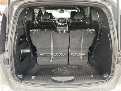 Used 2025 Chrysler Pacifica Select image 23