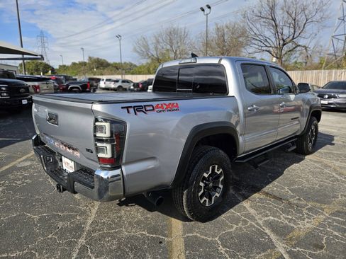 Used 2019 Toyota Tacoma TRD Off-Road image 4