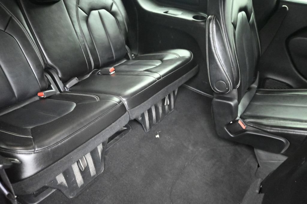 Used 2025 Chrysler Pacifica Select FWD image 11