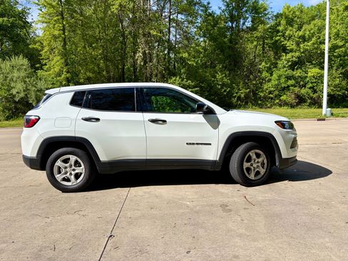 Used 2022 Jeep Compass Sport FWD image 7