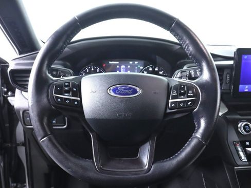 Used 2020 Ford Explorer XLT w/ Comfort Package AWD/4WD image 11
