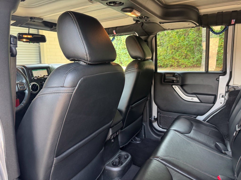 Used 2017 Jeep Wrangler Unlimited Rubicon w/ Connectivity Group AWD/4WD image 22