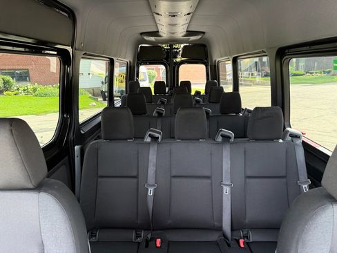 Used 2025 Mercedes-Benz Sprinter 2500 image 18