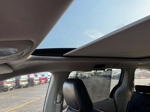 Certified 2023 Chrysler Pacifica Limited FWD image 38