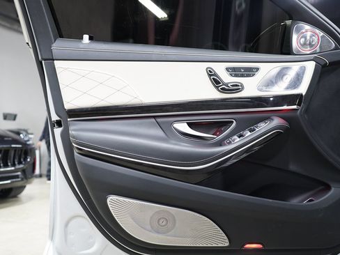 Used 2016 Mercedes-Benz Maybach S 600 image 9
