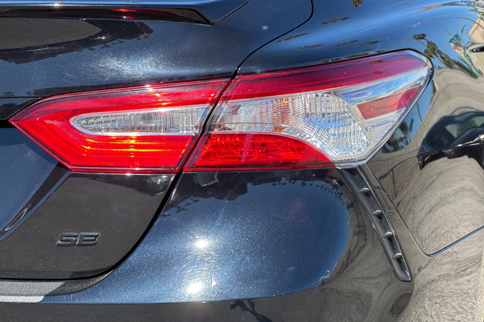 Used 2020 Toyota Camry SE FWD image 27