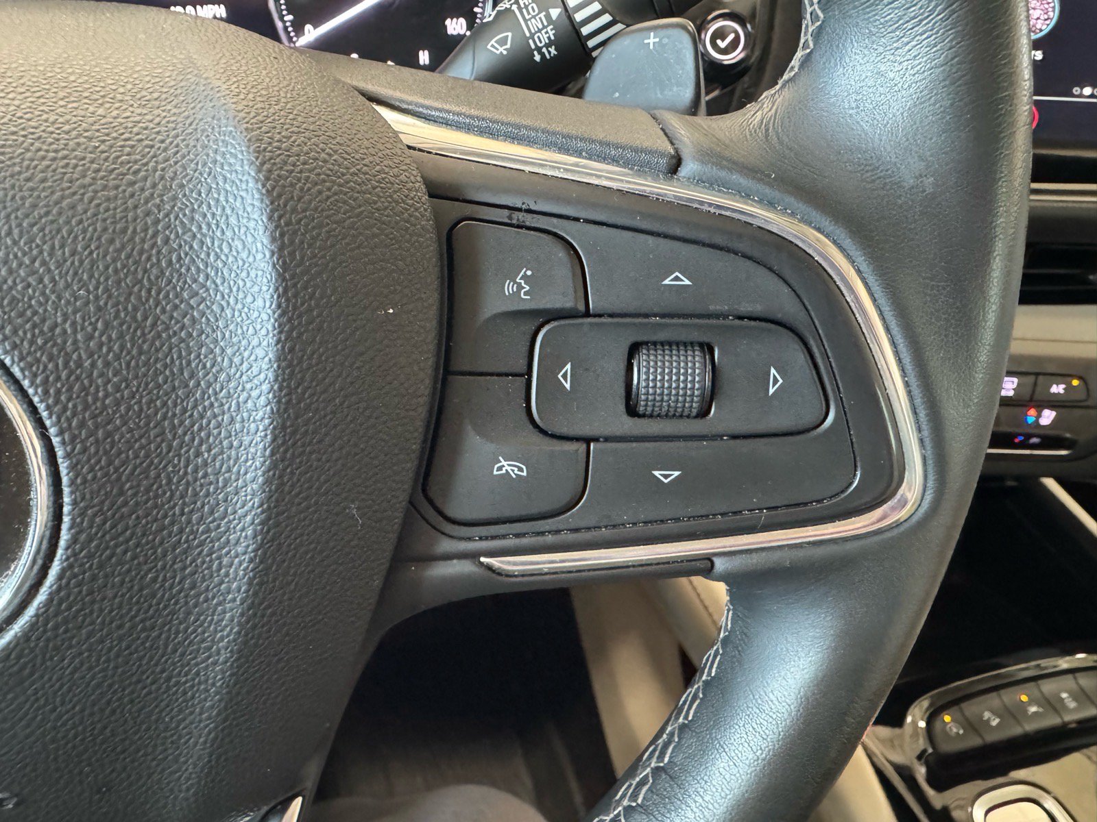 Certified 2023 Buick Envision Avenir AWD/4WD image 29