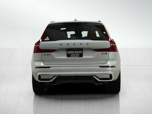 Used 2023 Volvo XC60 B6 Ultimate w/ Climate Package image 4