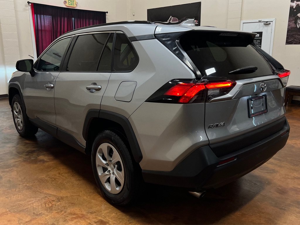 Used 2019 Toyota RAV4 LE FWD image 7