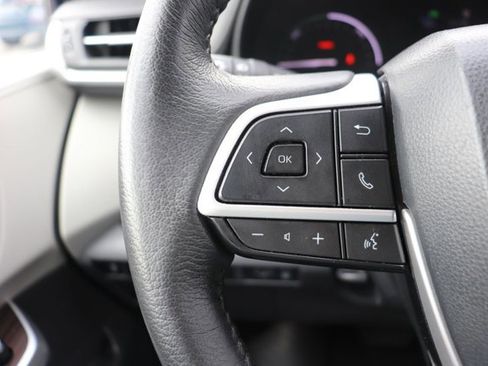 Used 2023 Toyota Sienna XLE image 19