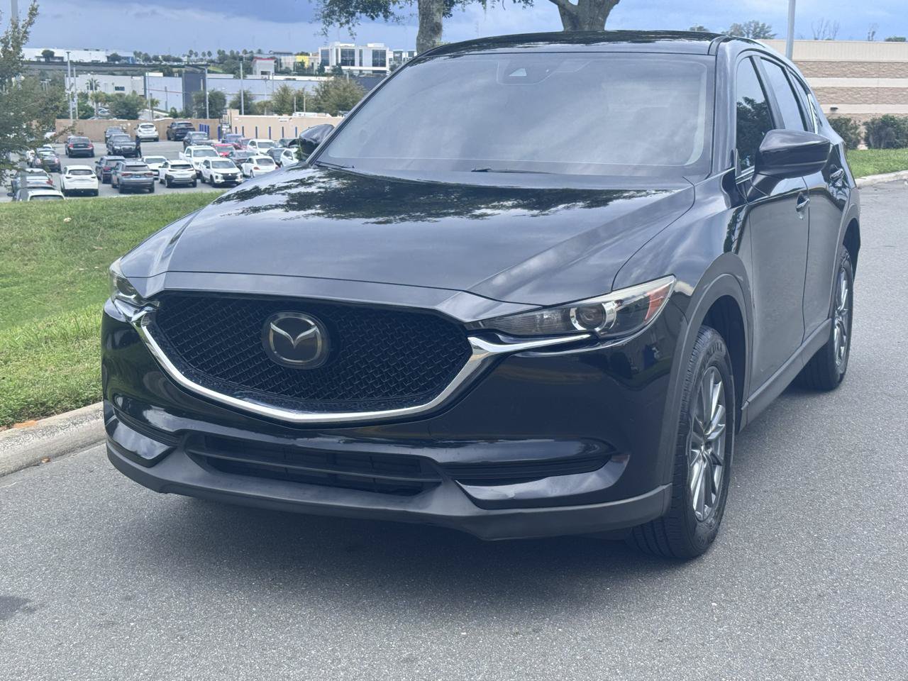 Used 2017 MAZDA CX-5 Touring w/ I-ACTIVSENSE Package FWD image 3