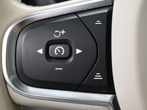 Used 2019 Volvo XC60 T5 Momentum w/ Premium Package image 31