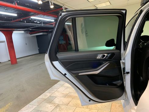 Used 2022 BMW X5 xDrive40i w/ M Sport Package AWD/4WD image 51