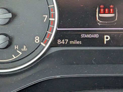 Used 2025 Nissan Pathfinder SV w/ SV Premium Package image 16