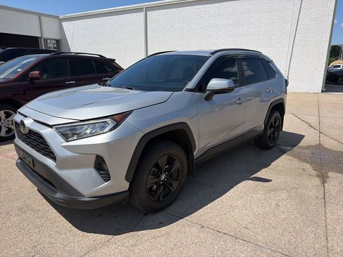 Used 2021 Toyota RAV4 XLE image 1