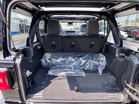 Used 2025 Jeep Wrangler Unlimited Sport AWD/4WD image 8