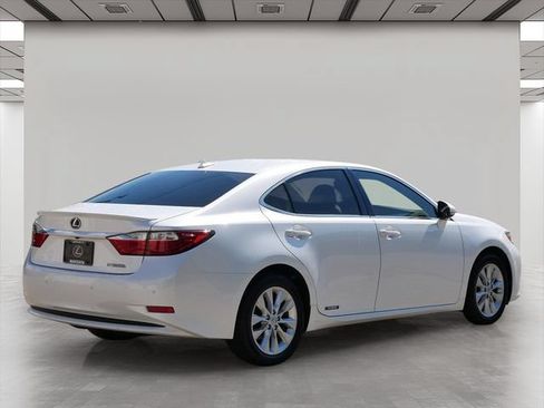 Used 2013 Lexus ES 300h w/ Luxury Pkg FWD image 5