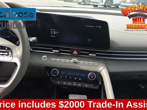 Used 2025 Hyundai Elantra SEL image 27