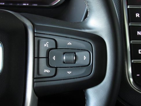 Used 2024 GMC Yukon XL SLT w/ SLT Luxury Package image 27