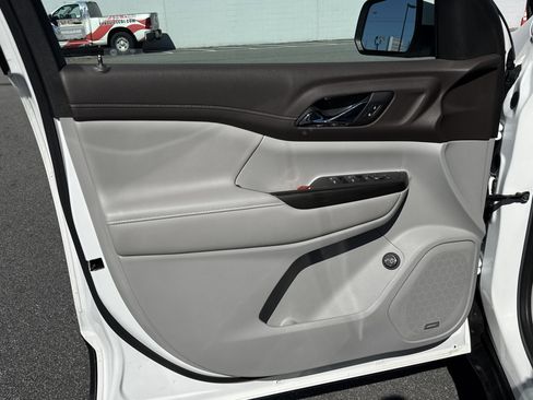 Used 2021 GMC Acadia SLT image 13