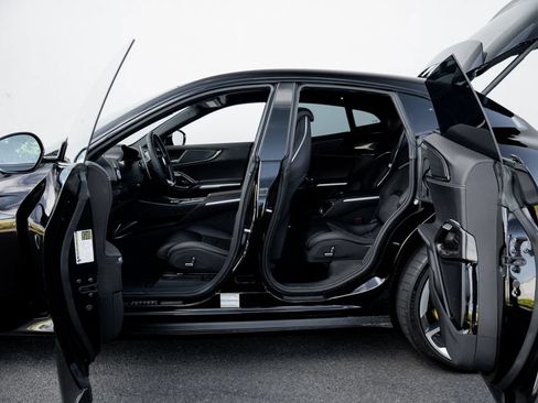 Used 2023 Ferrari Purosangue AWD/4WD image 23