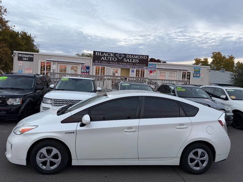 Used 2014 Toyota Prius Three image 10