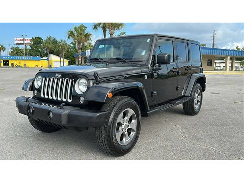 Used 2017 Jeep Wrangler Unlimited Sahara w/ Connectivity Group AWD/4WD image 1