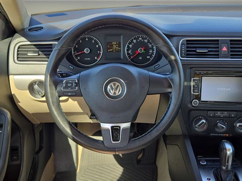 Used 2014 Volkswagen Jetta SE image 16